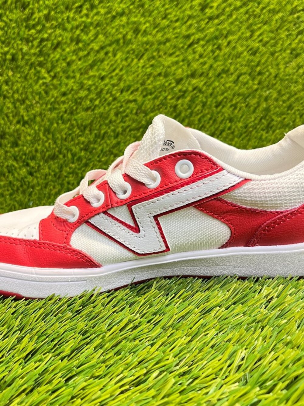 Vans Lowland ComfyCush Womens Size 7 Red White Athletic Skateboard Shoes Sneaker - Picture 3 of 11